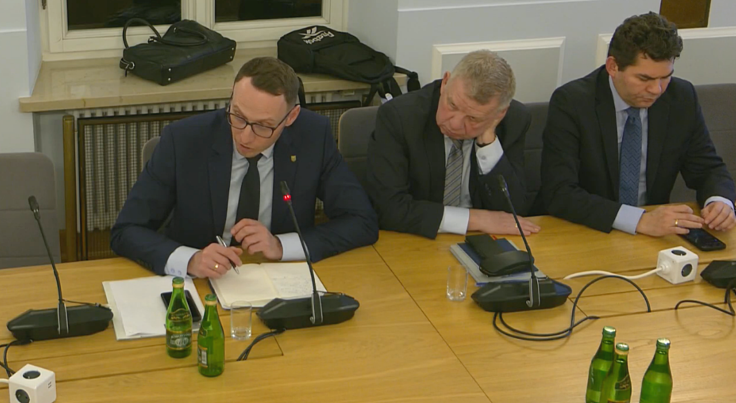 Droga S74 w powiatach sandomierskim i tarnobrzeskim. Samorządowcy pytali o harmonogram prac (video)