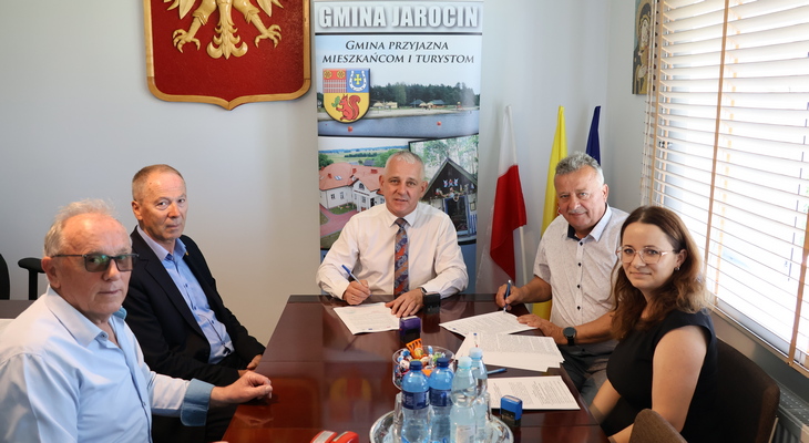 Gmina Jarocin podpisała umowa na budowę sieci wodociągowo-kanalizacyjnej