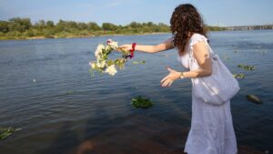 puszczanie-wiankow-na-wisle