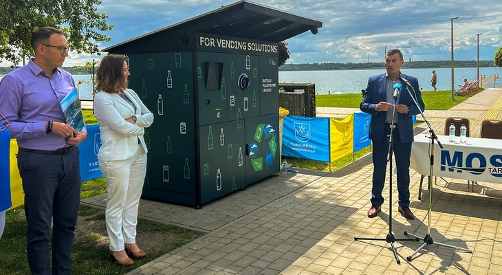 Butelkomat nad Jeziorem Tarnobrzeskim