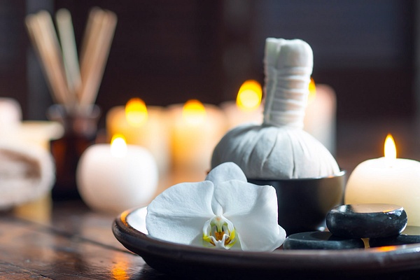 Jak masaż tajski wspiera walkę ze stresem i bólem pleców