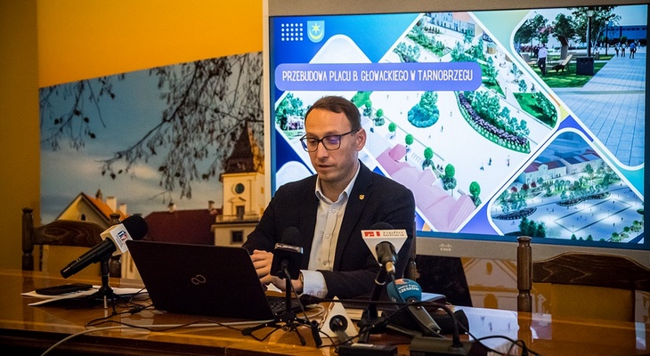 Ponad 7,8 mln zł na przebudowę Placu Bartosza Głowackiego. Zniknie czerwona kostka, przybędzie zieleni (wizualizacje, video)