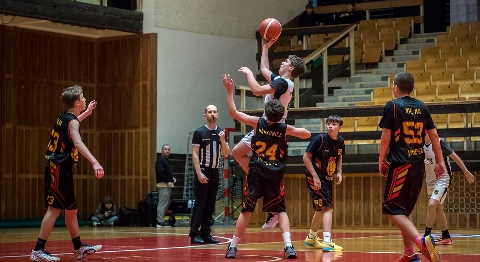 MKKS Siarka Tarnobrzeg U-15: trzy zwycięstwa w cztery dni i zatrzymany lider (fotoreportaż oraz video)