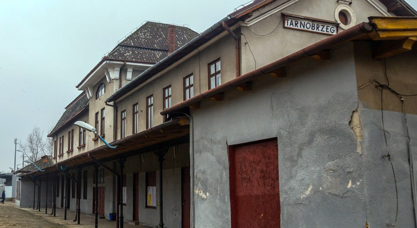 Inwestycja za miliard, ale na stacji w Tarnobrzegu biletu nie kupisz. Ministerstwo odpowiada naszej redakcji