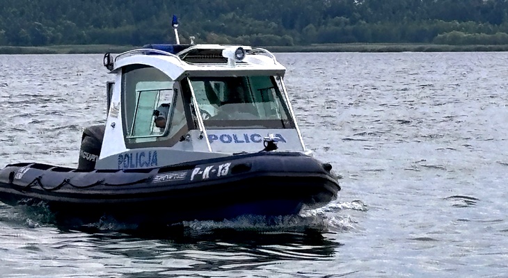 Ostrzegli przed nadciągającą burzą. Kilka minut później ratowali ojca i syna na Jeziorze Tarnobrzeskim